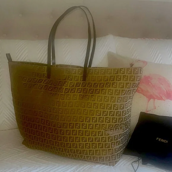 Fendi Tote. Shopping Grande Zucchino Toro.